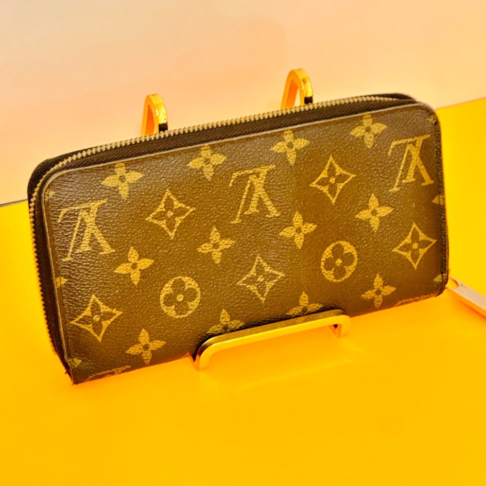 Louis Vuitton Classic Monogram Zipper Wallet Red interior - Picture 5 of 15